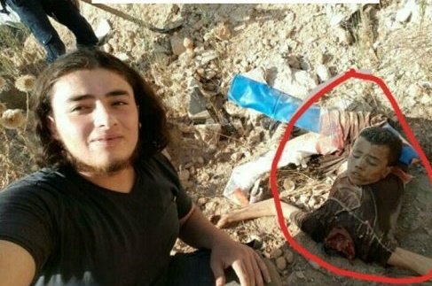 2016_al-zenki_gekoepfterjunge_selfie